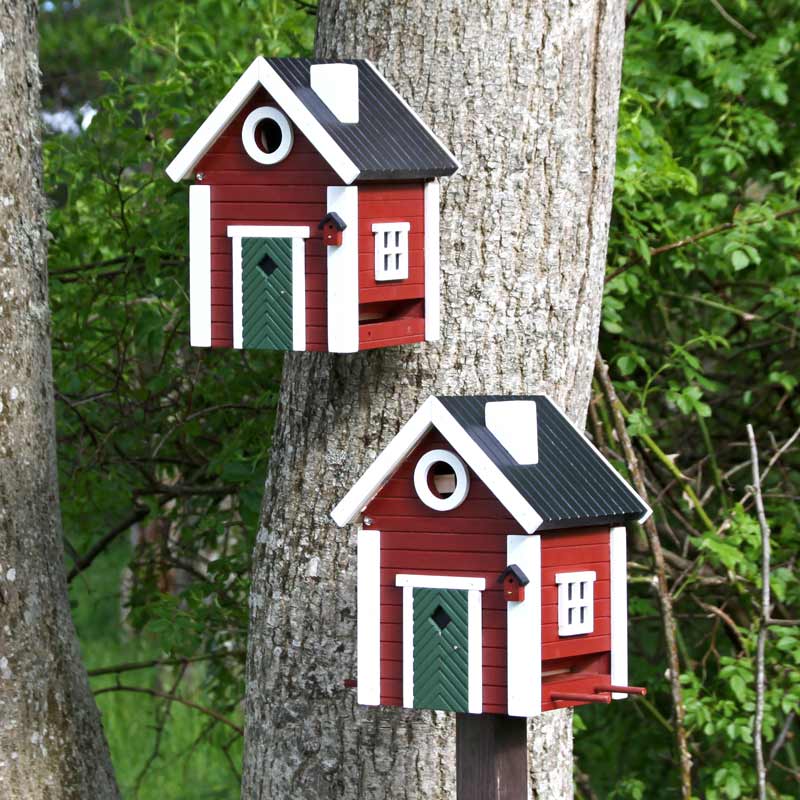 l'abri à oiseaux Multiholk Wildlife Garden combine les fonctions nichoir au printemps et mangeoire à l'automne et en hiver. Il peut se fixer à un arbre, à un mur ou sur un poteau 