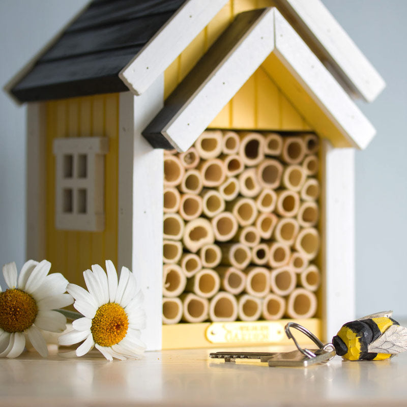 Maison jaune miniature servant d'abri pour les abeilles WG312 de Wildlife Garden